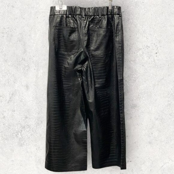 NEW Chicos Baggy Cropped Wide Leg Pants Embossed Faux Leather Sz 12 Black Womens - Picture 3 of 7